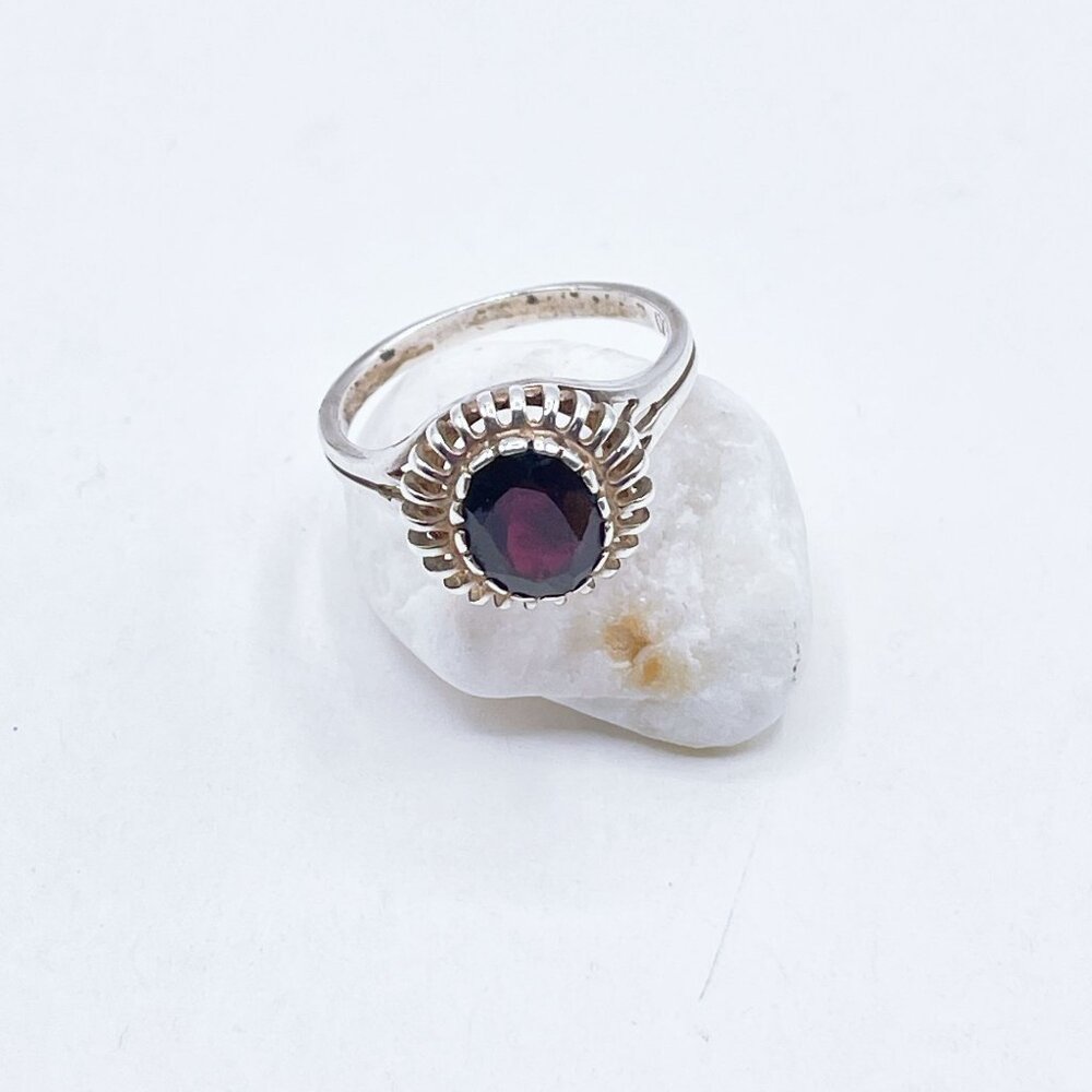 Vintage Style Sterling Silver Ring Oval Garnet Gemstone Size 9.25 - Picture 2 of 4